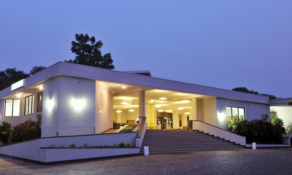 Cresta Sprayview Victoria Falls Exterior foto